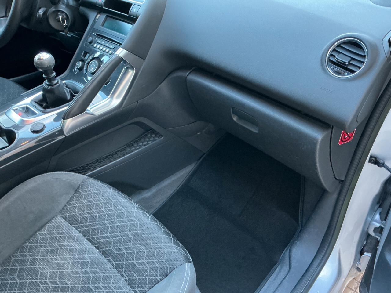 Peugeot 3008 1.6 HDi 115CV Allure