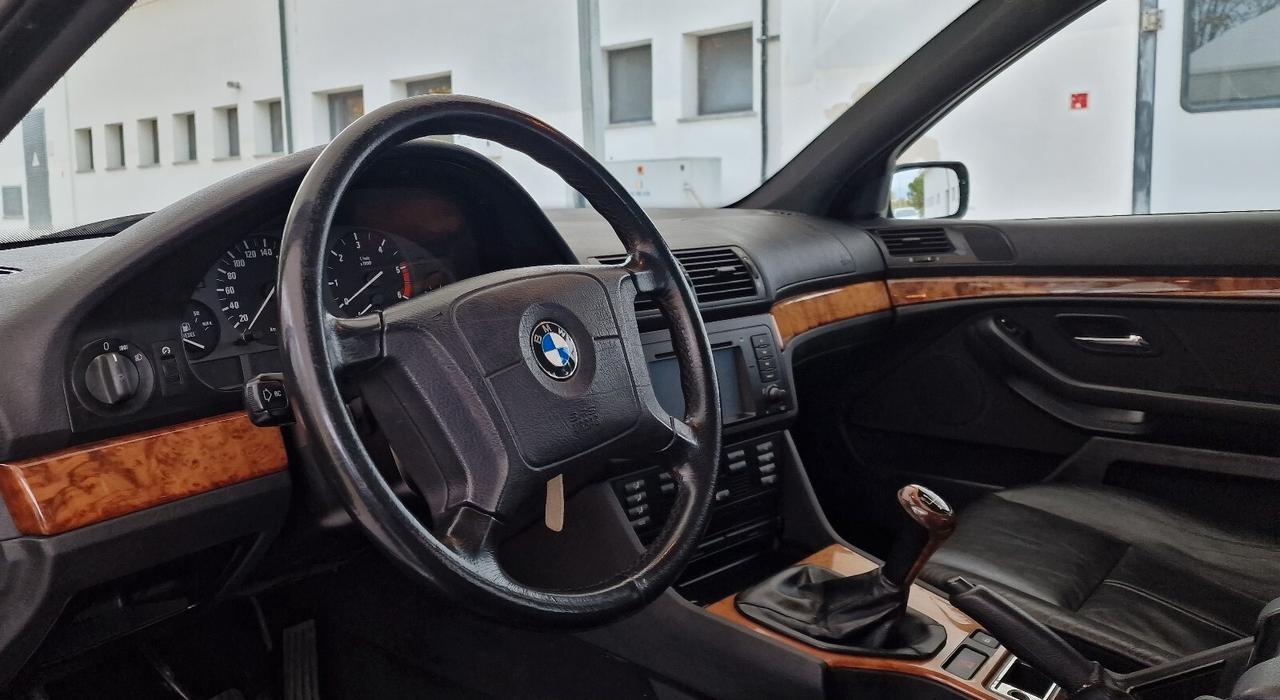 Bmw 525 525tds turbodiesel cat Touring Attiva