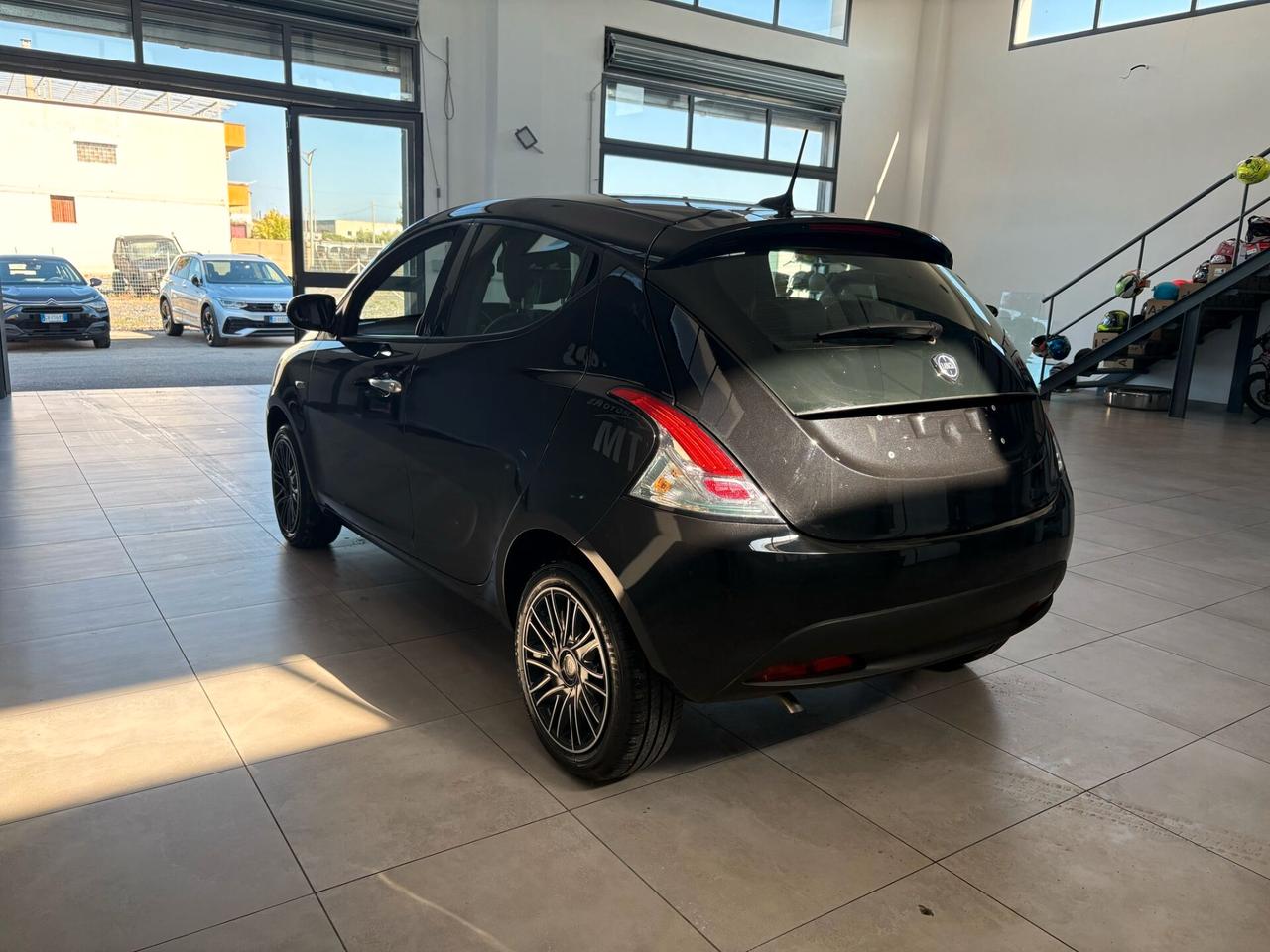 Lancia Ypsilon 1.0 FireFly 5 porte S&S Hybrid Oro