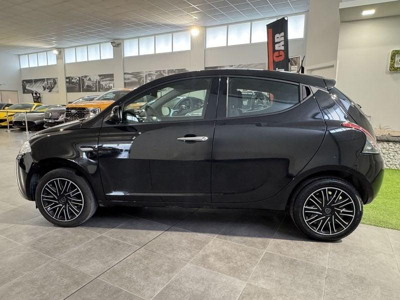 Lancia Ypsilon 1.0 FireFly 70cv Hybrid Silver