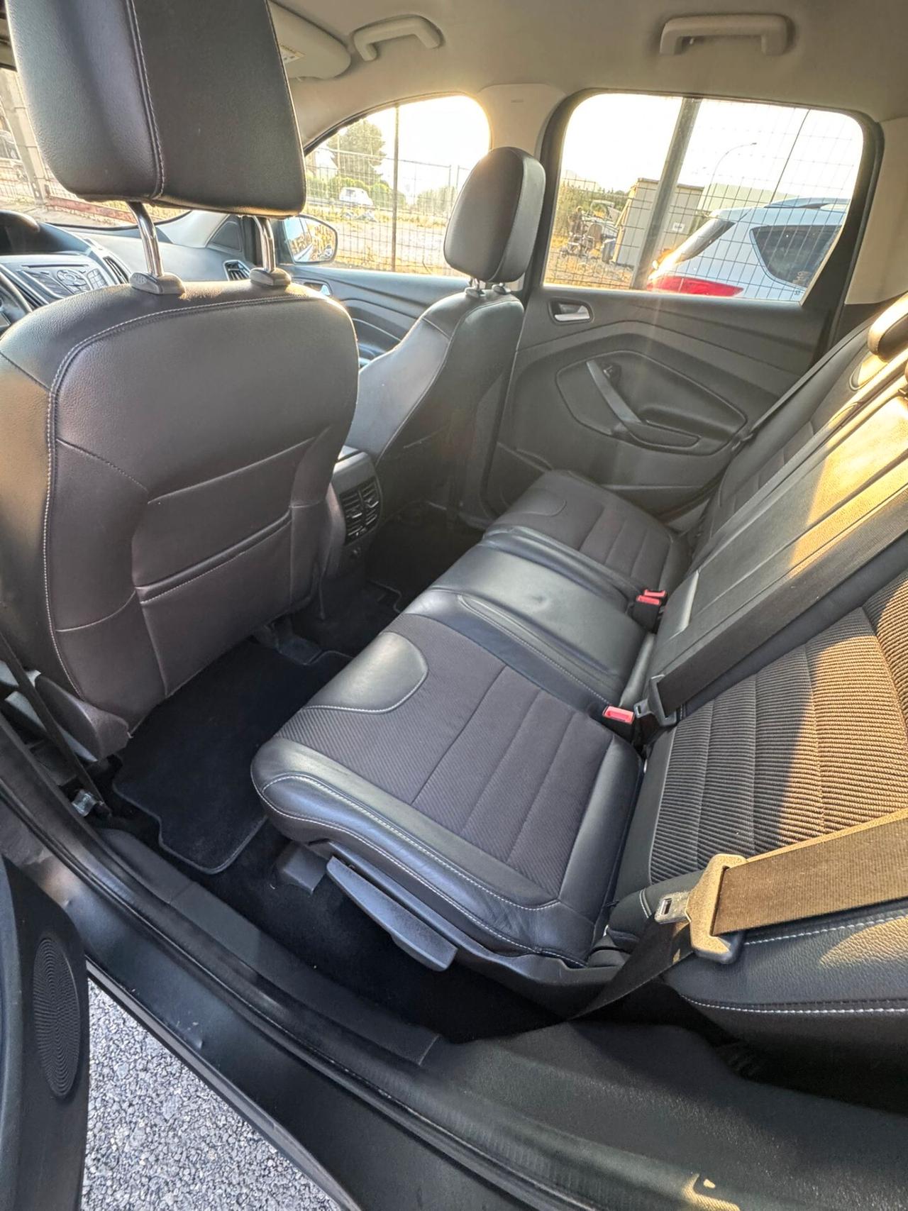 Ford Kuga 2.0 TDCI 150 CV S&S 4WD Powershift Titanium