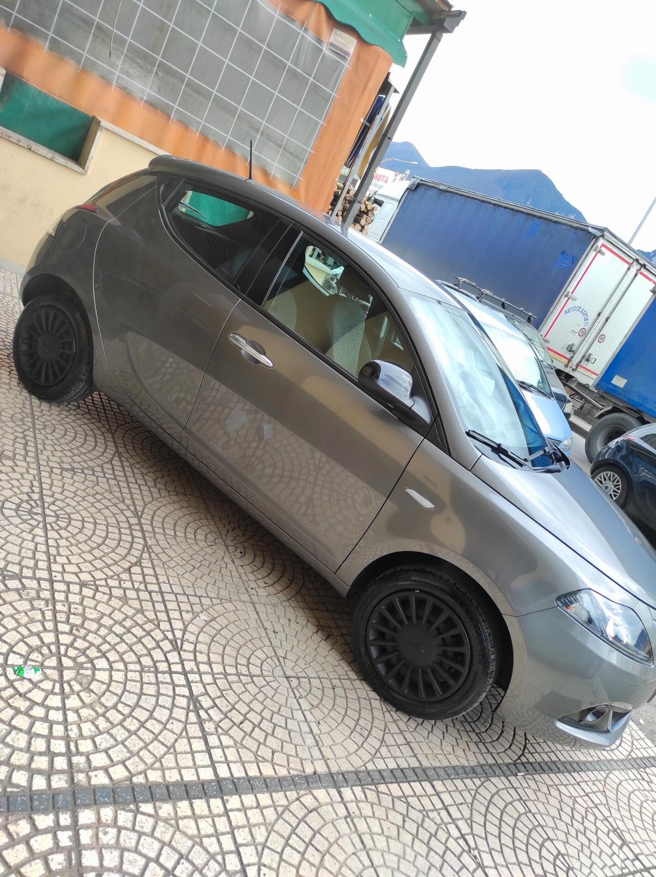 Lancia Ypsilon 2023 1.0 Hybrid Silver Plus BloccaCambio