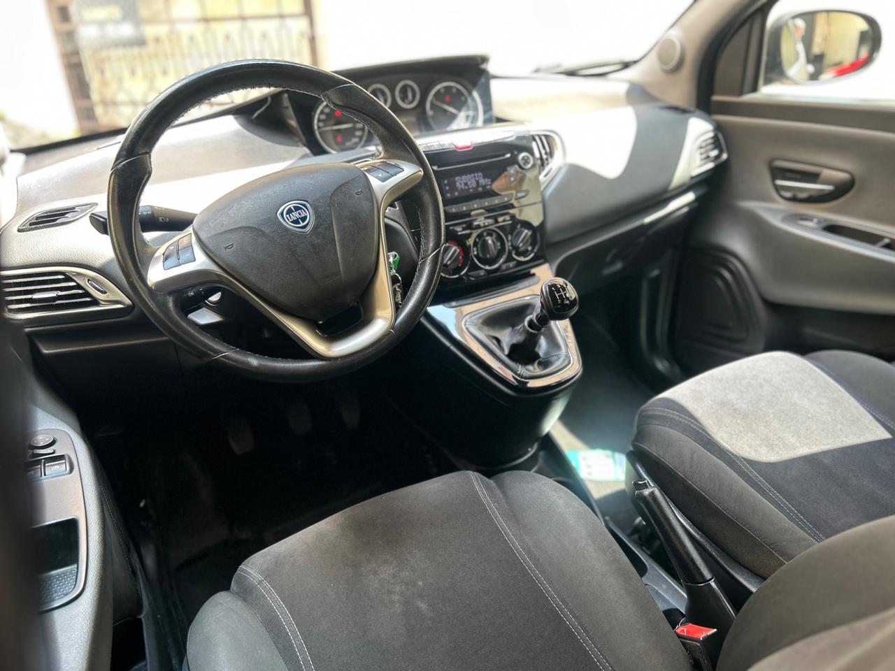 Lancia Ypsilon 1.3 MJT 16V 95 CV 5 porte S&S Silver