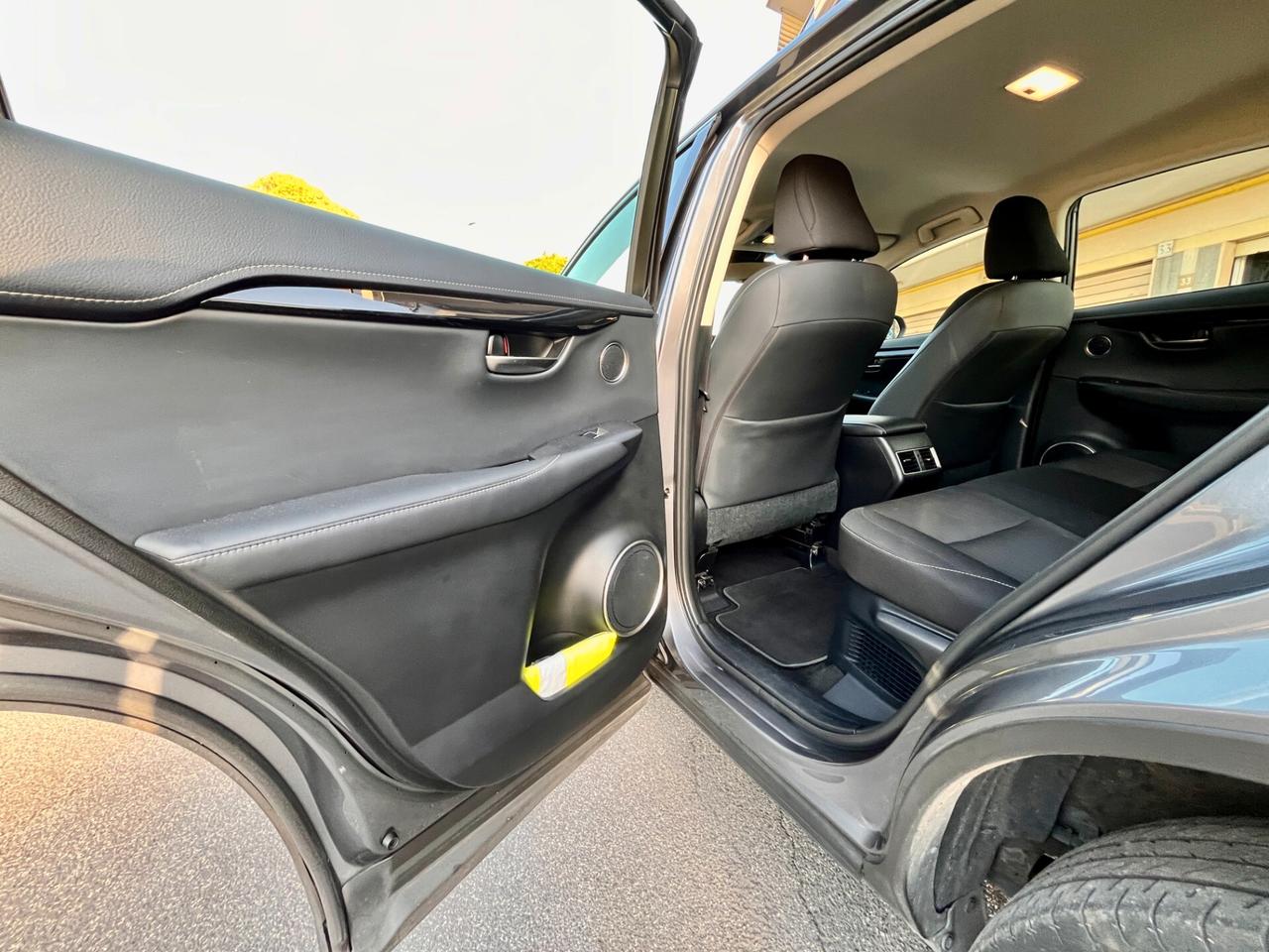 Lexus NX 300h Hybrid 4WD Business