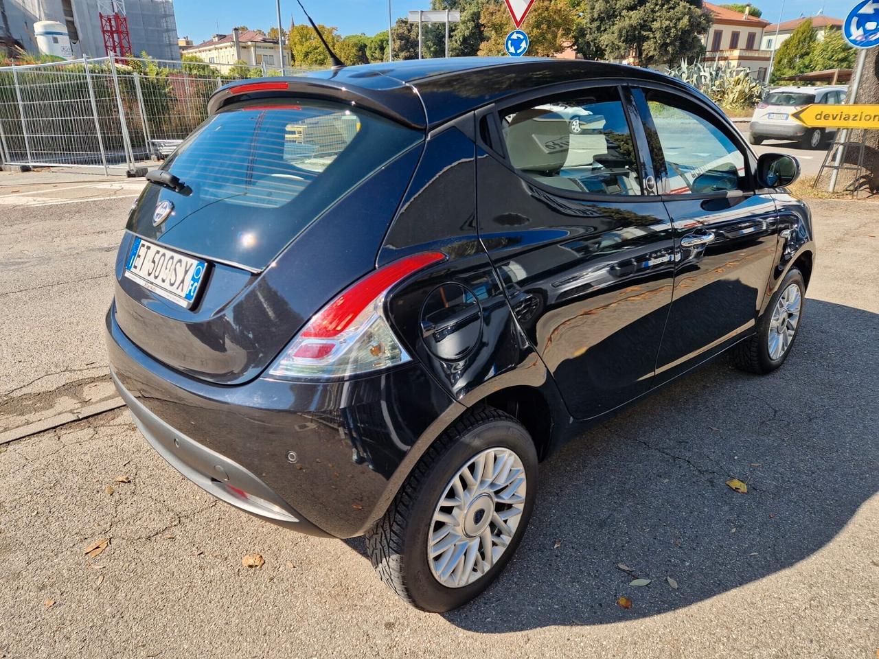 Lancia Ypsilon 0.9 TwinAir 85 CV 5 porte Metano Ecochic Elefantino