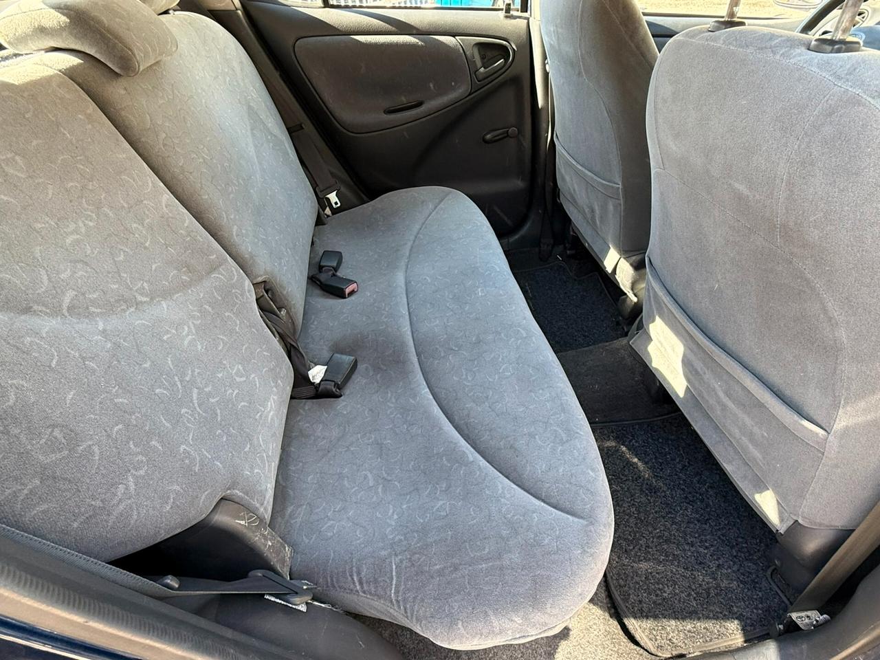 Toyota Yaris 1.0i 16V cat 5 porte Sol