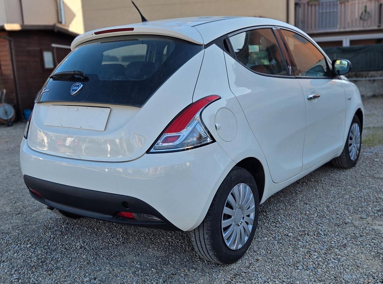 Lancia Ypsilon 1.2 69 CV 5 porte S&S Silver