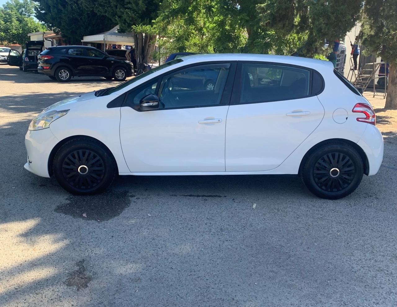 Peugeot 208 1.4 HDi 68 CV 5p Allure 120000KM