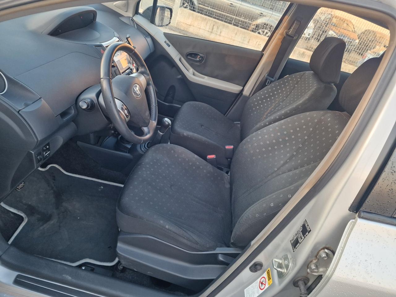 Toyota Yaris 1.0 5 porte