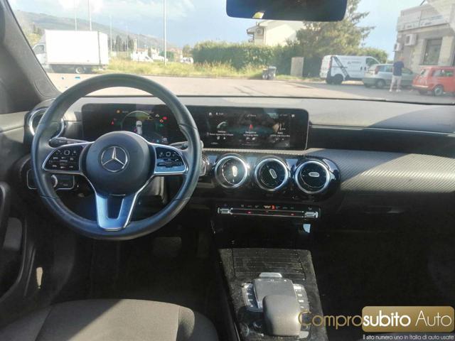 MERCEDES-BENZ CLA 180 Automatic Shooting Brake Sport