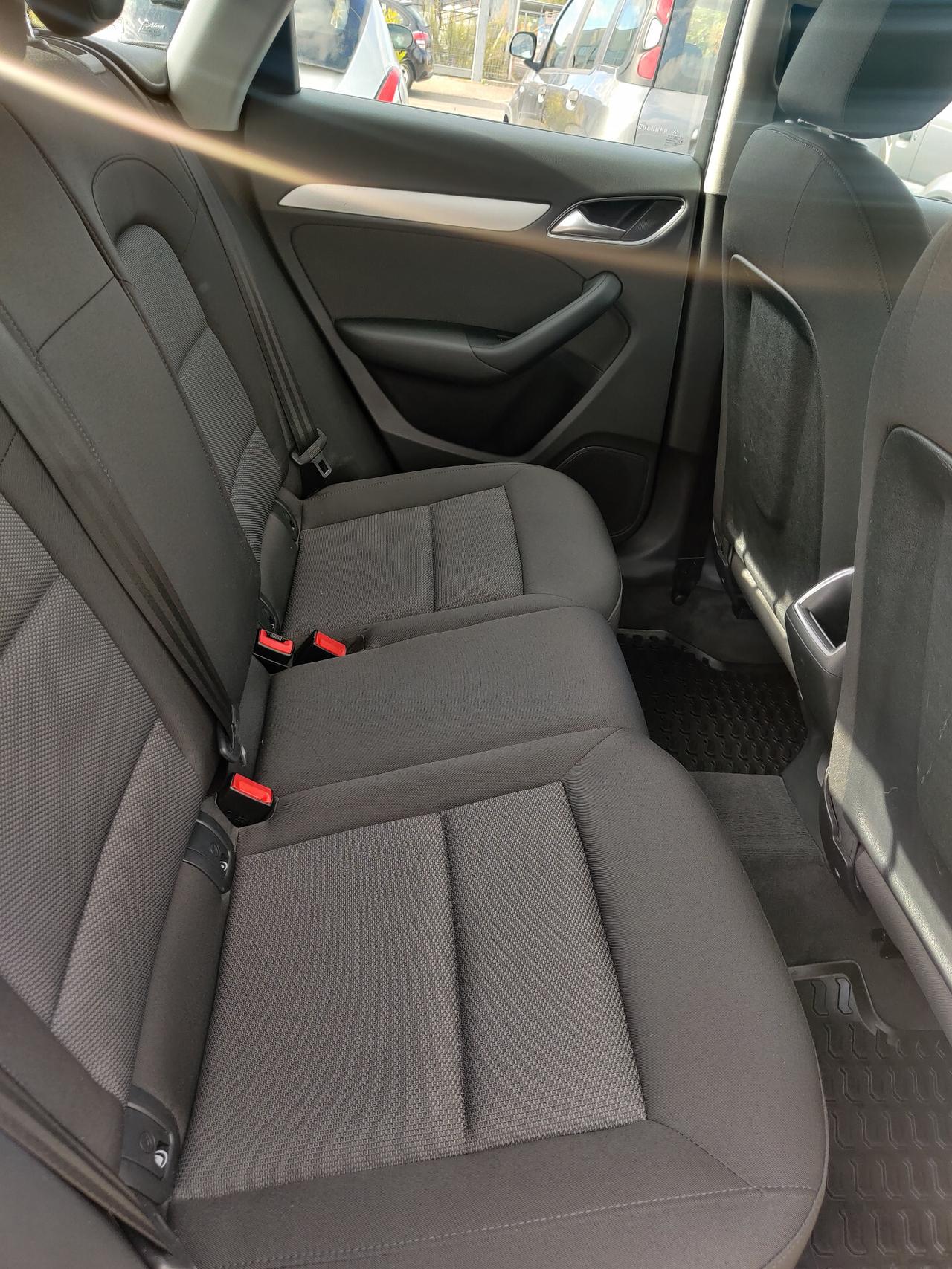 Audi Q3 2.0 TDI 120 CV Business