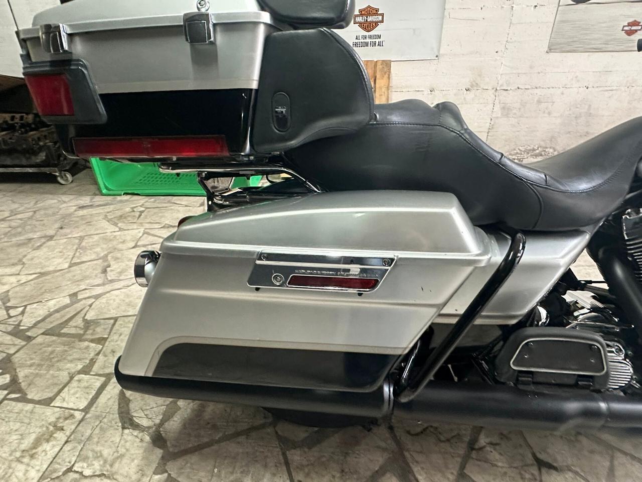 Harley-davidson FLHTCUI Ultra Classic Electra Glide 2003