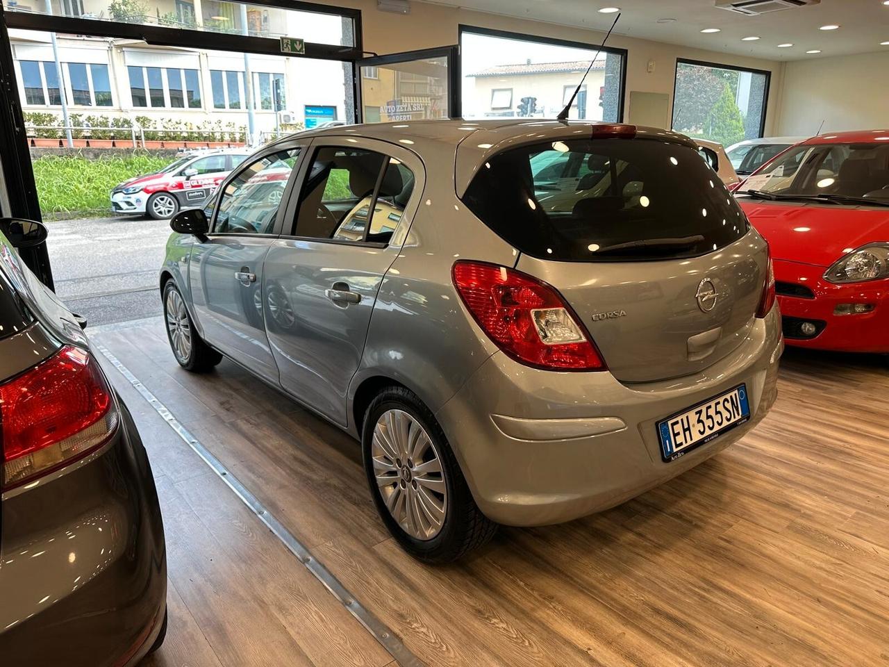 Opel Corsa 1.2 5 porte Cosmo