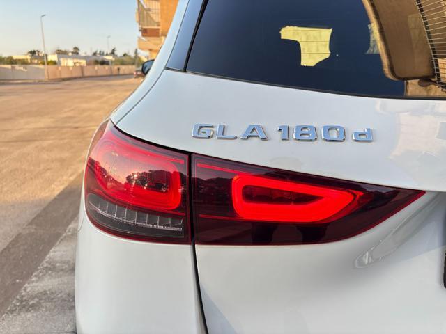 MERCEDES-BENZ GLA 180 d Automatic Sport Plus Pack Night-LUCI AMBIENTE