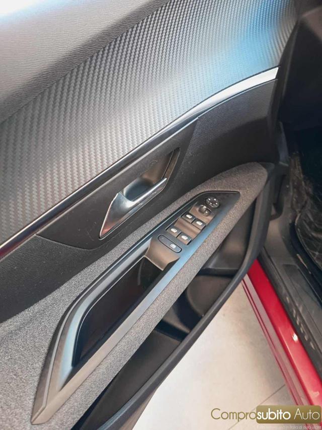 PEUGEOT 5008 BlueHDi 130 S&S EAT8 Allure