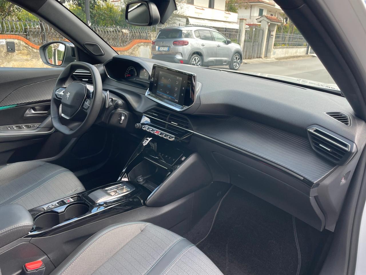 PEUGEOT 2008 BlueHDi 130 S&S EAT8 ALLURE