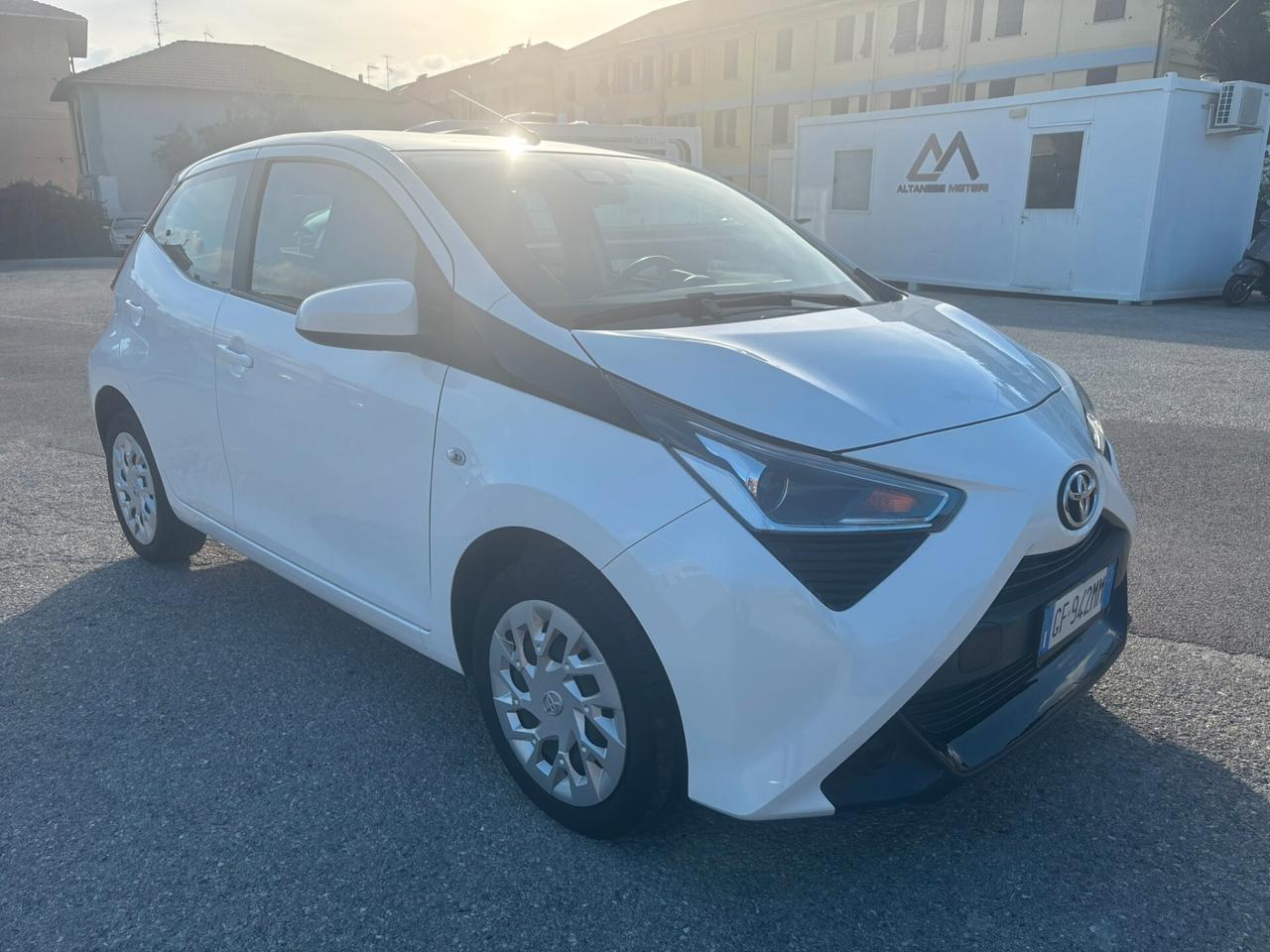 Toyota Aygo Connect 1.0 VVT-i 72 CV 5 porte x-play