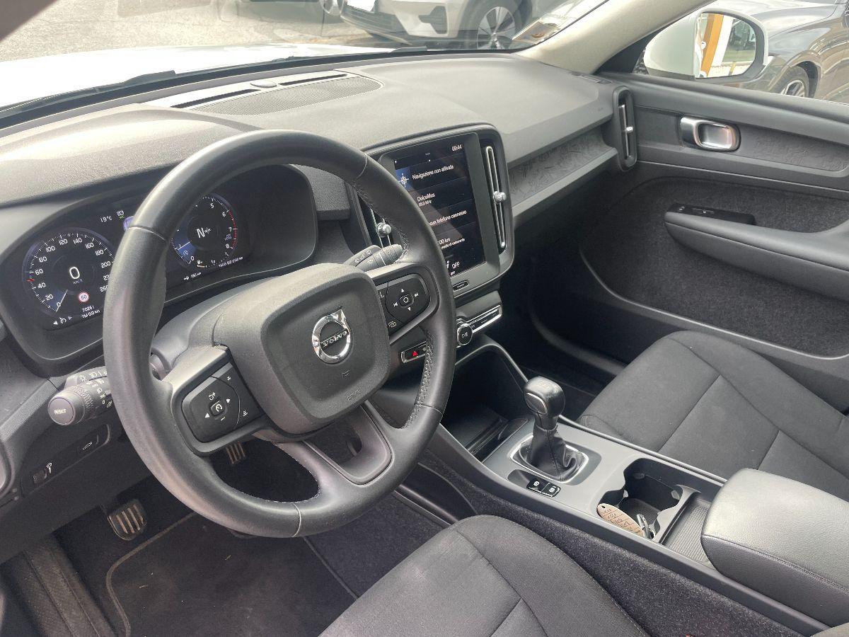 VOLVO - XC40 - T2 Momentum Core