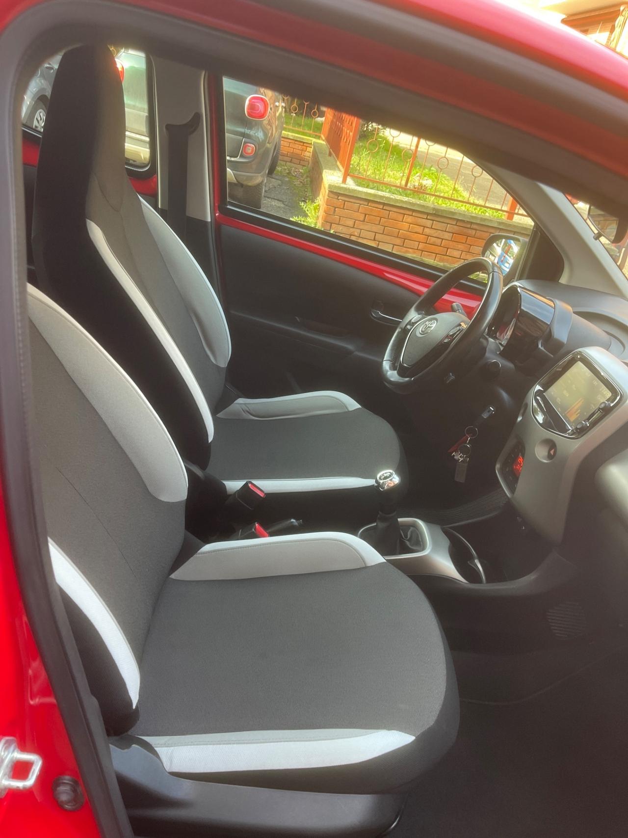 Toyota Aygo 1.0 VVT-i 69 CV 5 porte x-wave Bordeaux TSS