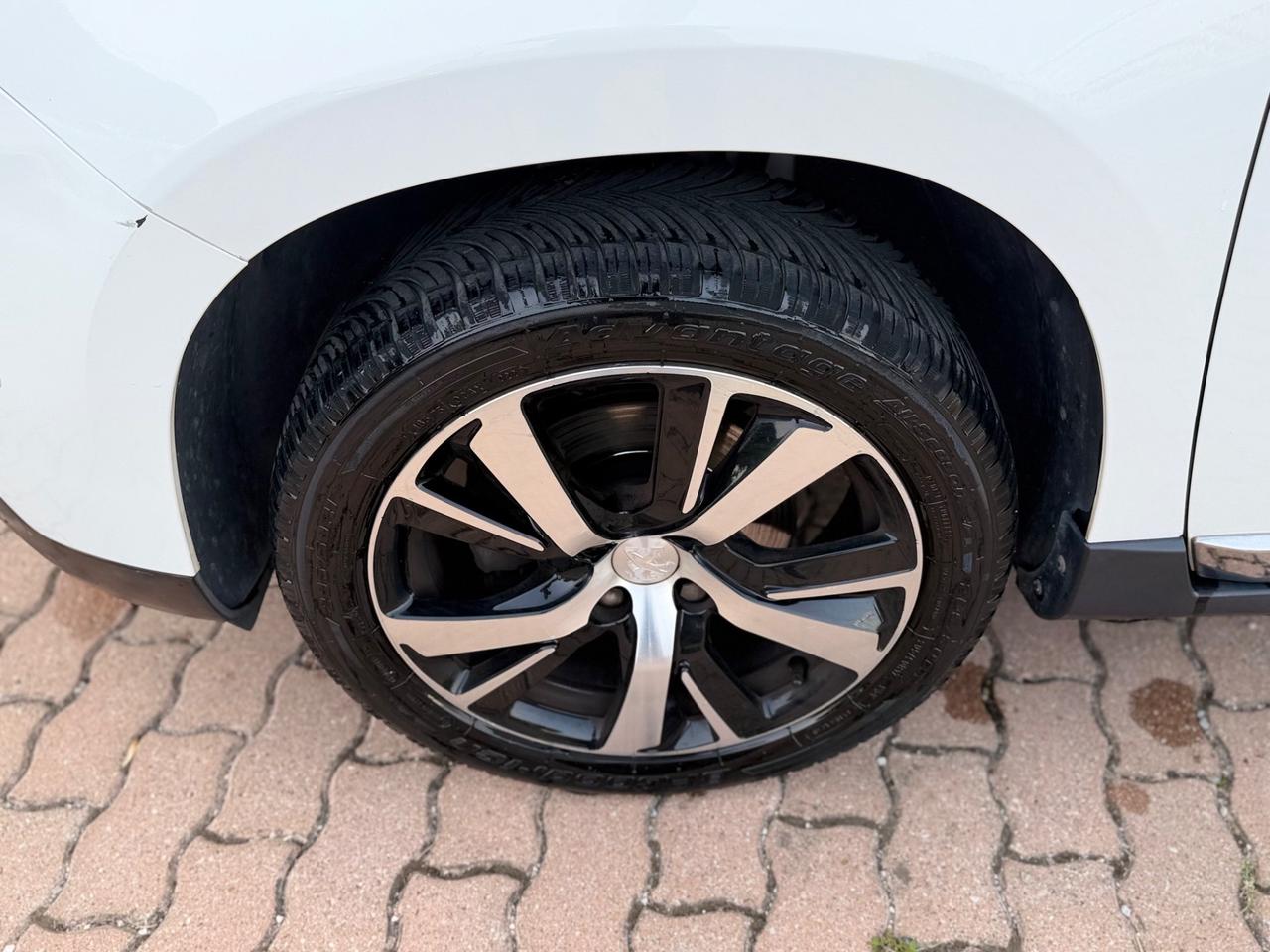 Peugeot 2008 BlueHDi 120 S&S Black Matt