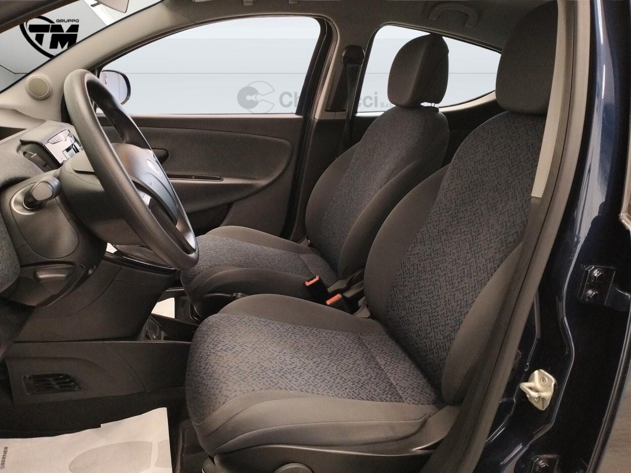 Lancia Ypsilon 1.0 FireFly 5 porte S&S Hybrid Ecochic Silver