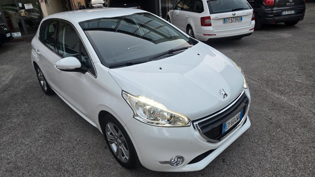 Peugeot 208 PureTech 82 5 porte Allure Neopatentati