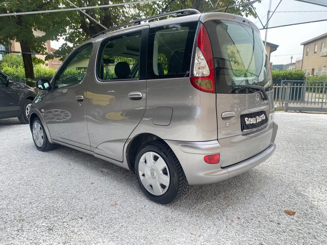 Toyota Yaris Verso 1.3i 16V cat Sol '03 NEOPATENTATI!!!