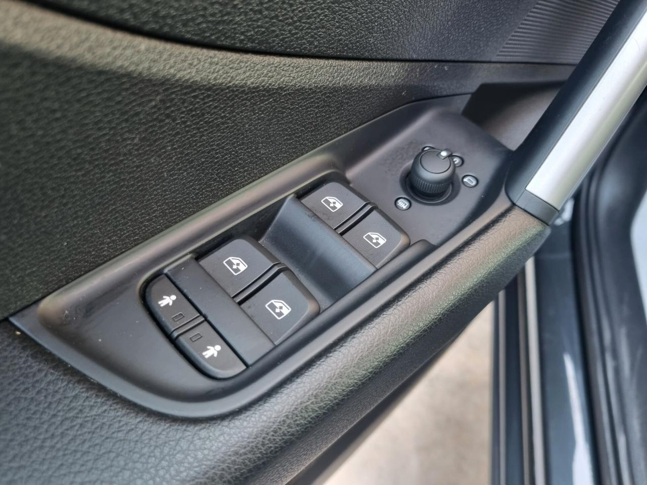 Audi Q2 30 TFSI Business