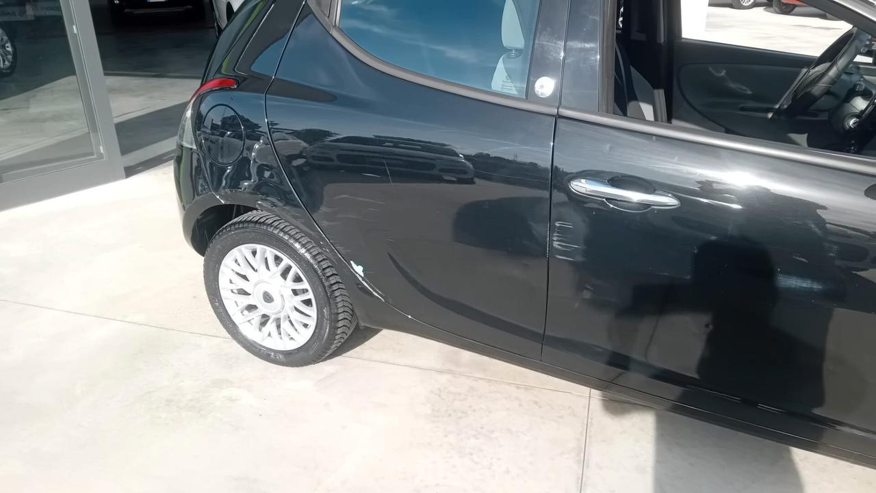 Lancia Ypsilon 1.2 69 CV 5 porte GPL Ecochic Silver