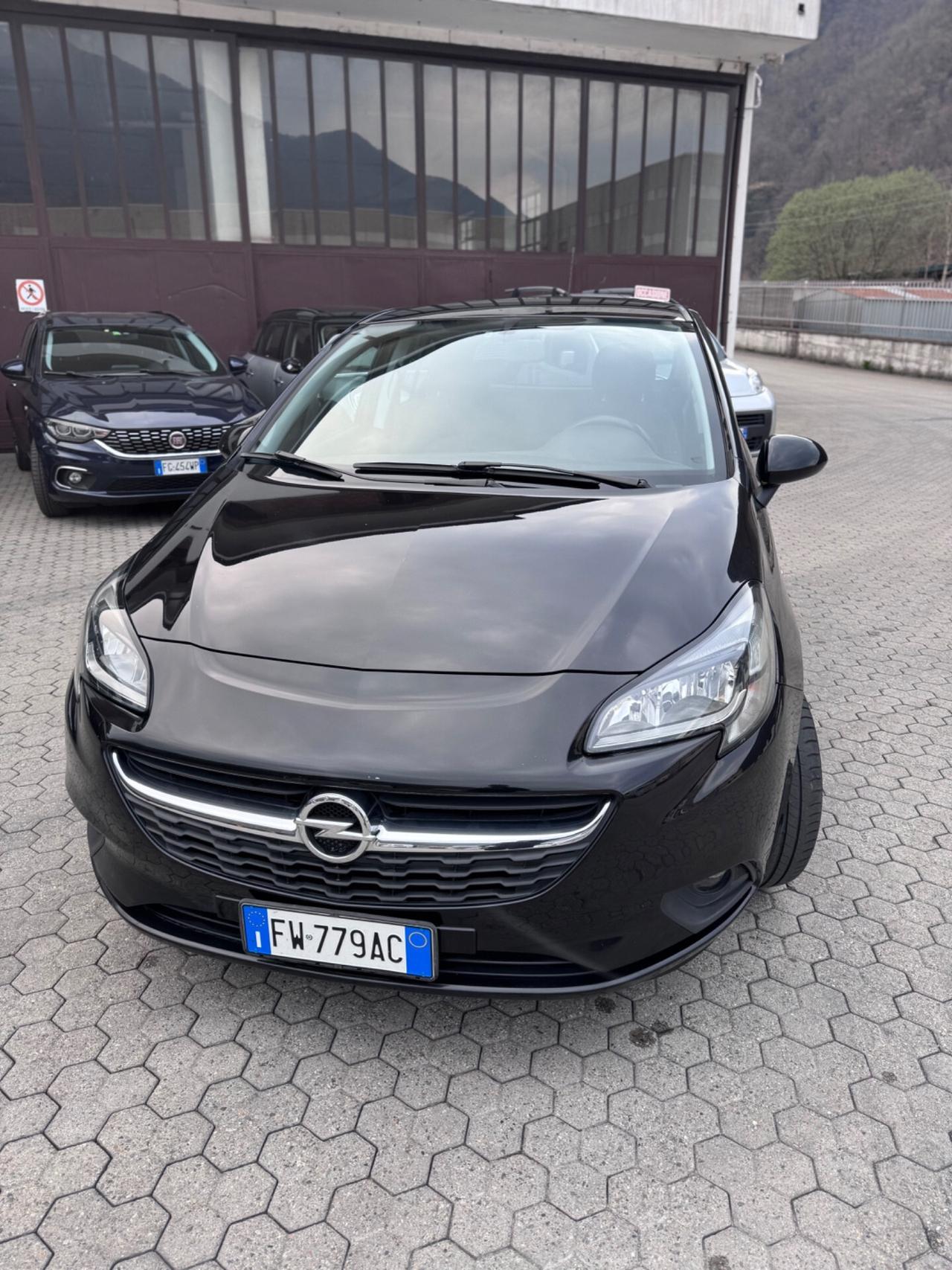 Opel Corsa 1.2 5 porte Black Edition