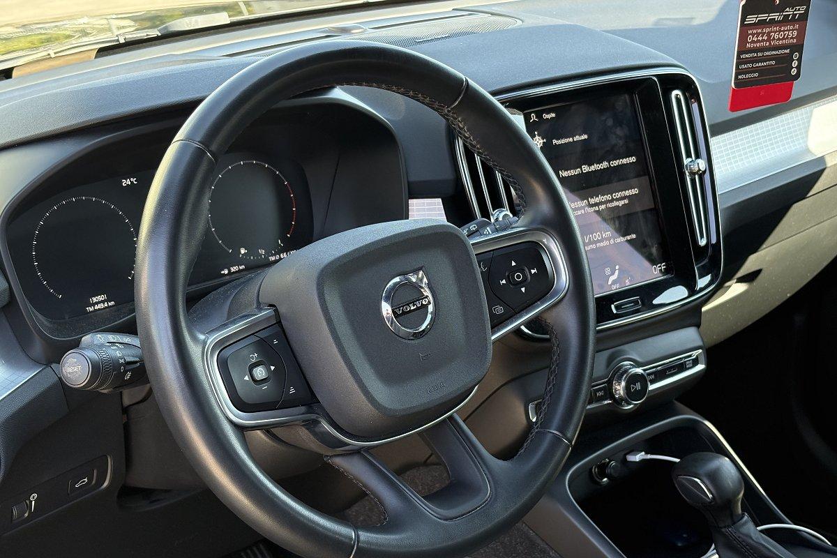 VOLVO XC40 T2 Momentum Pro N1
