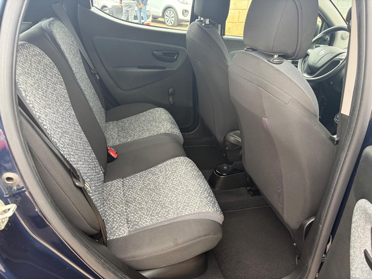 Lancia Ypsilon 1.0 FireFly 5 porte S&S Hybrid Ecochic Silver