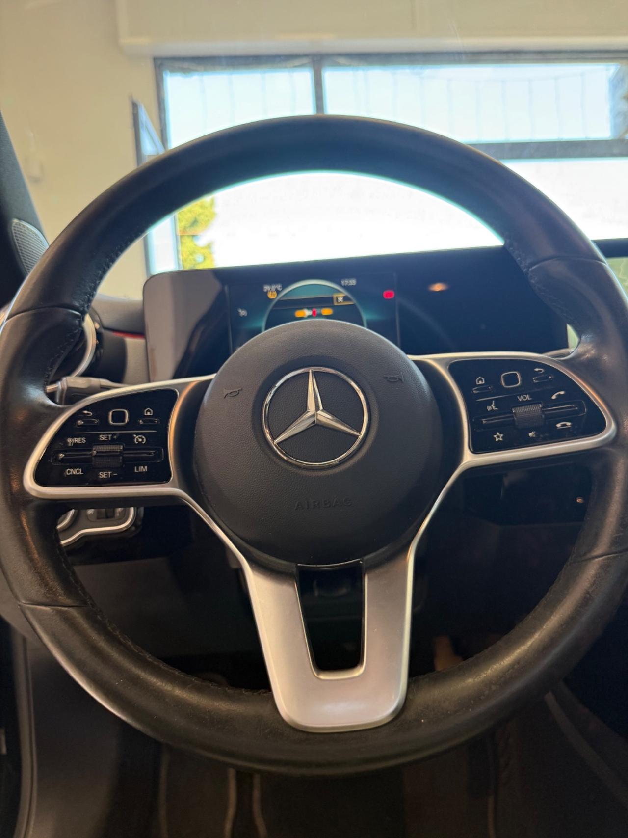 Mercedes-benz A 180 NAVI,TELECAMERA,APPLE CARPLAY,INTERNI PARZIALI IN PELLE,SCHERMO INTERAMENTE DIGITALE