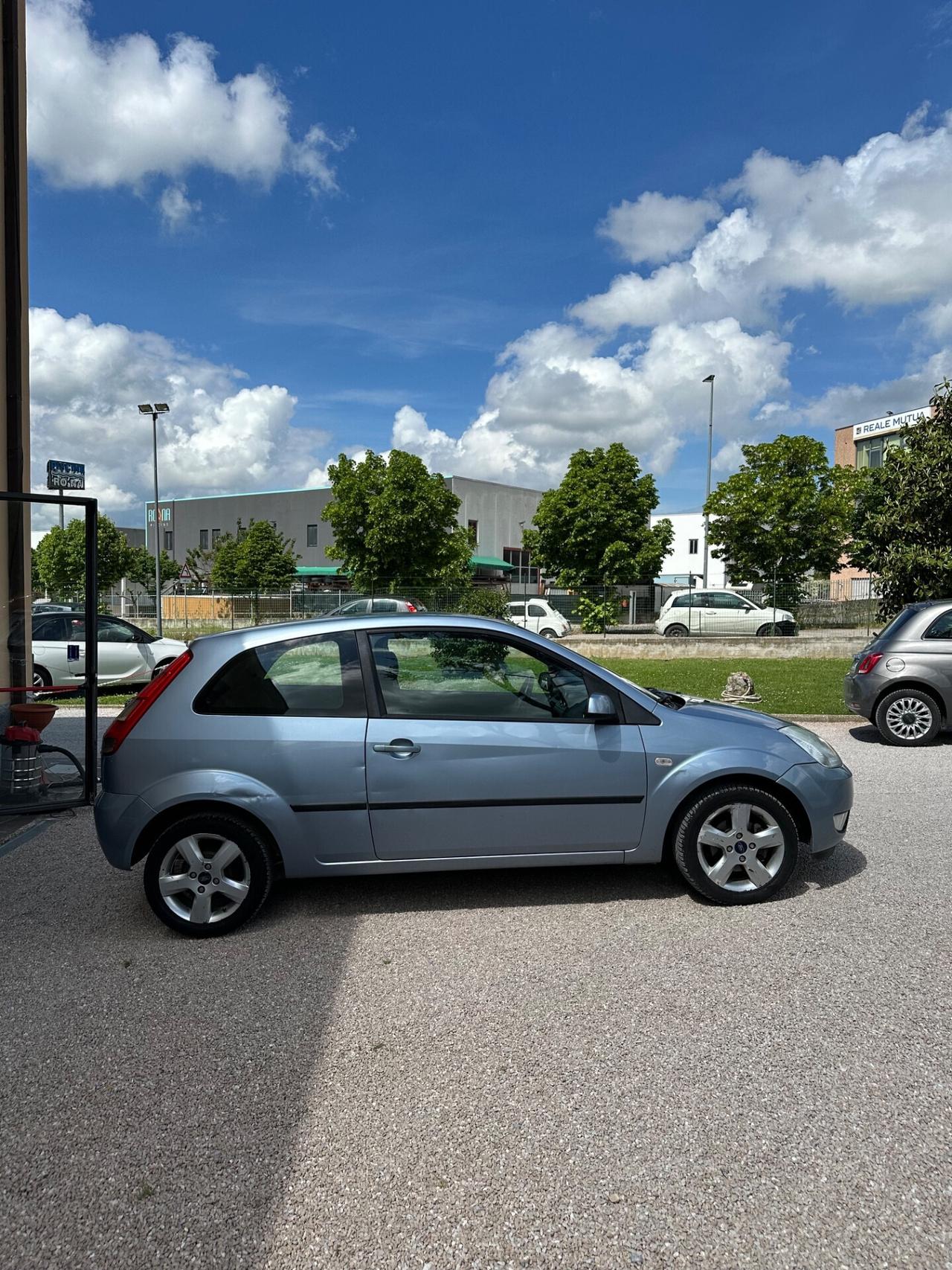 Ford Fiesta 1.4 TDCi 3p. Ghia ok neopatentati