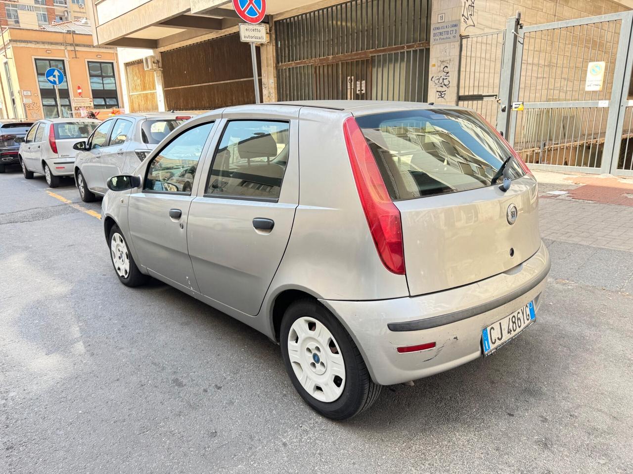 FIAT PUNTO 1.3 MULTIJET DIESEL – 5 PORTE – CLIMATIZZATA