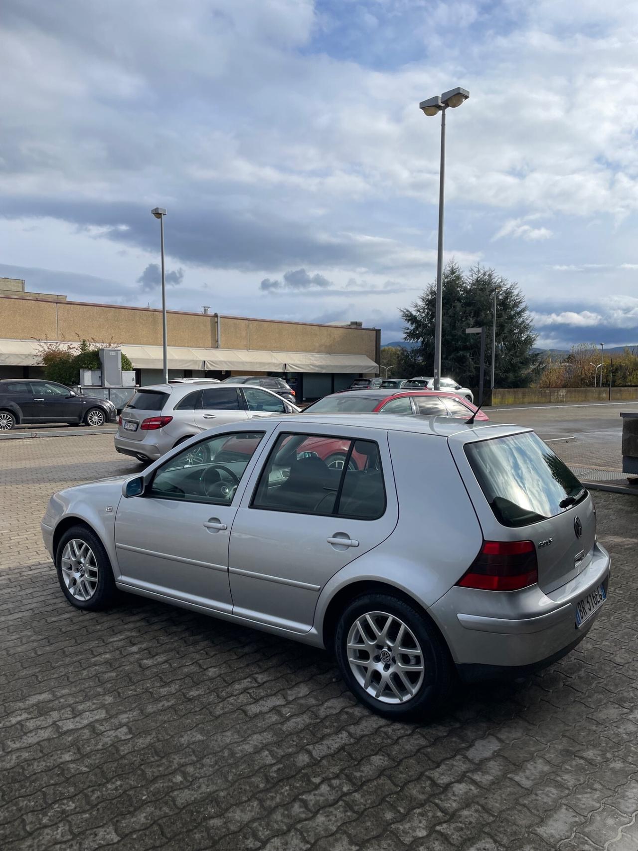 Volkswagen Golf 1.6 16V cat 5 porte Highline