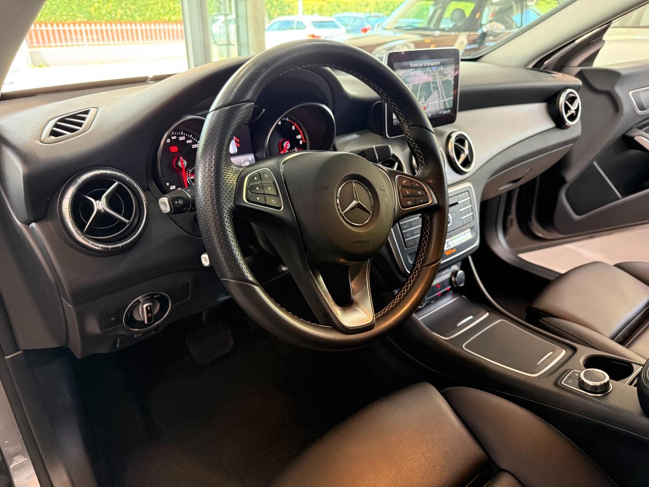 Mercedes-benz CLA 200 d Automatic Business 89.000 KM