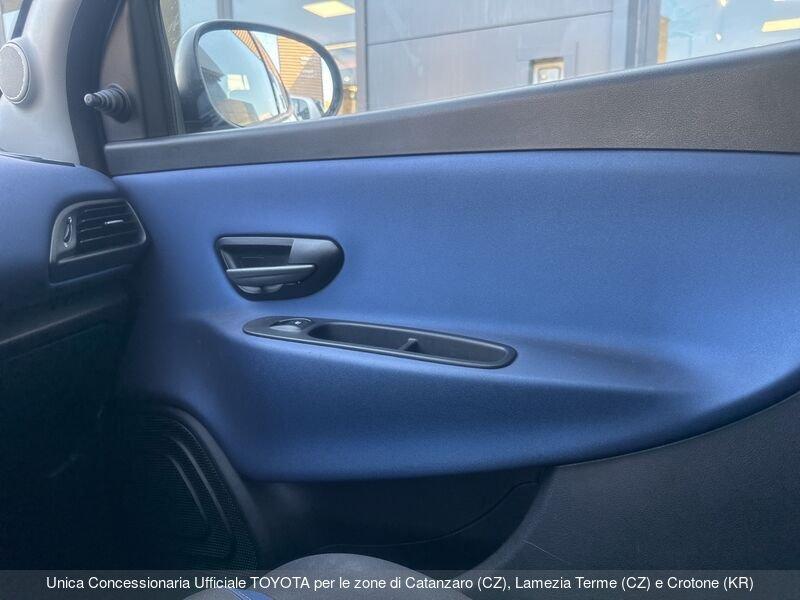 Lancia Ypsilon Ypsilon 1.2 69 CV 5 porte Silver