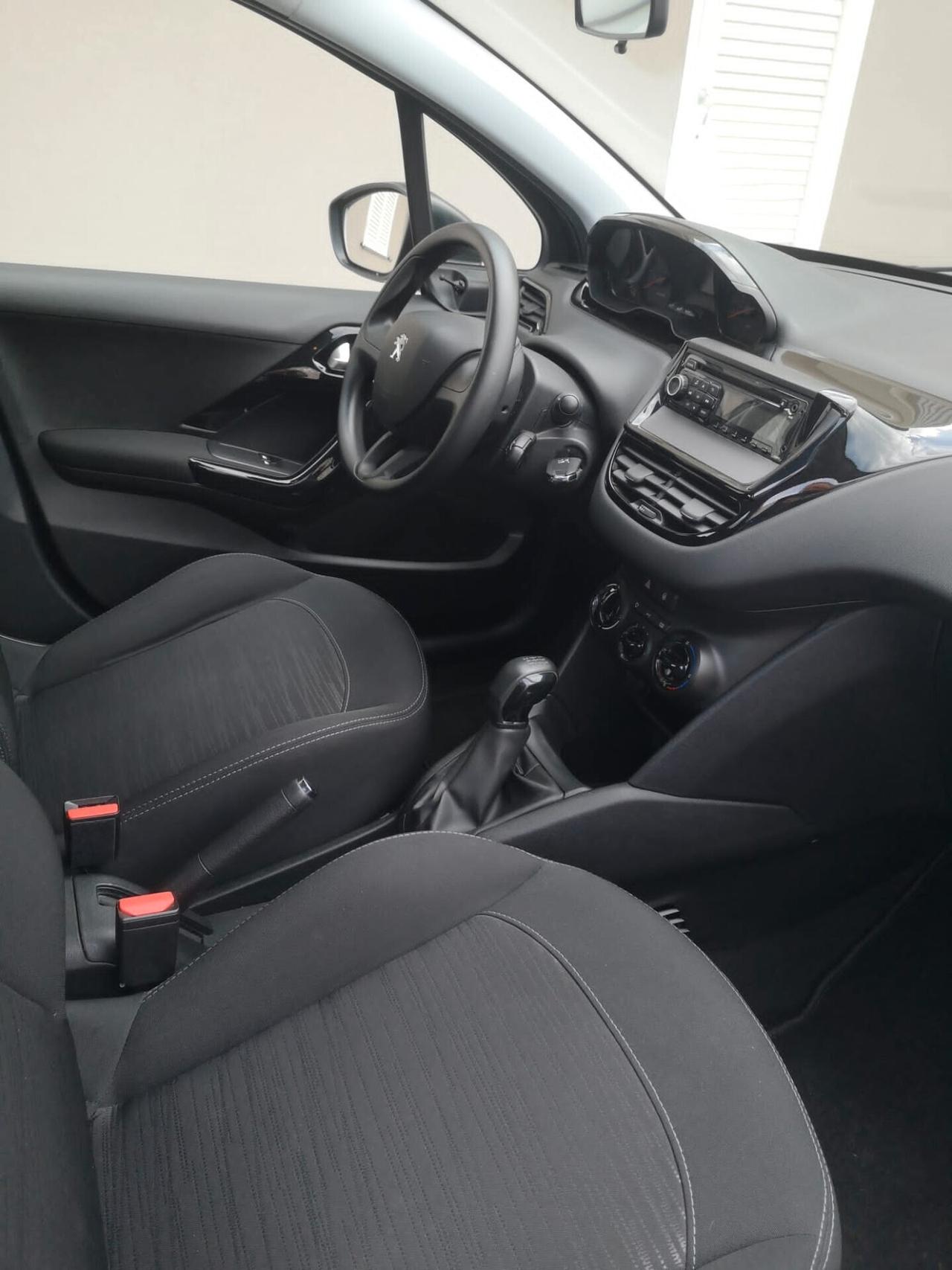 Peugeot 208 1.0 benzina 5 porte neopatentati