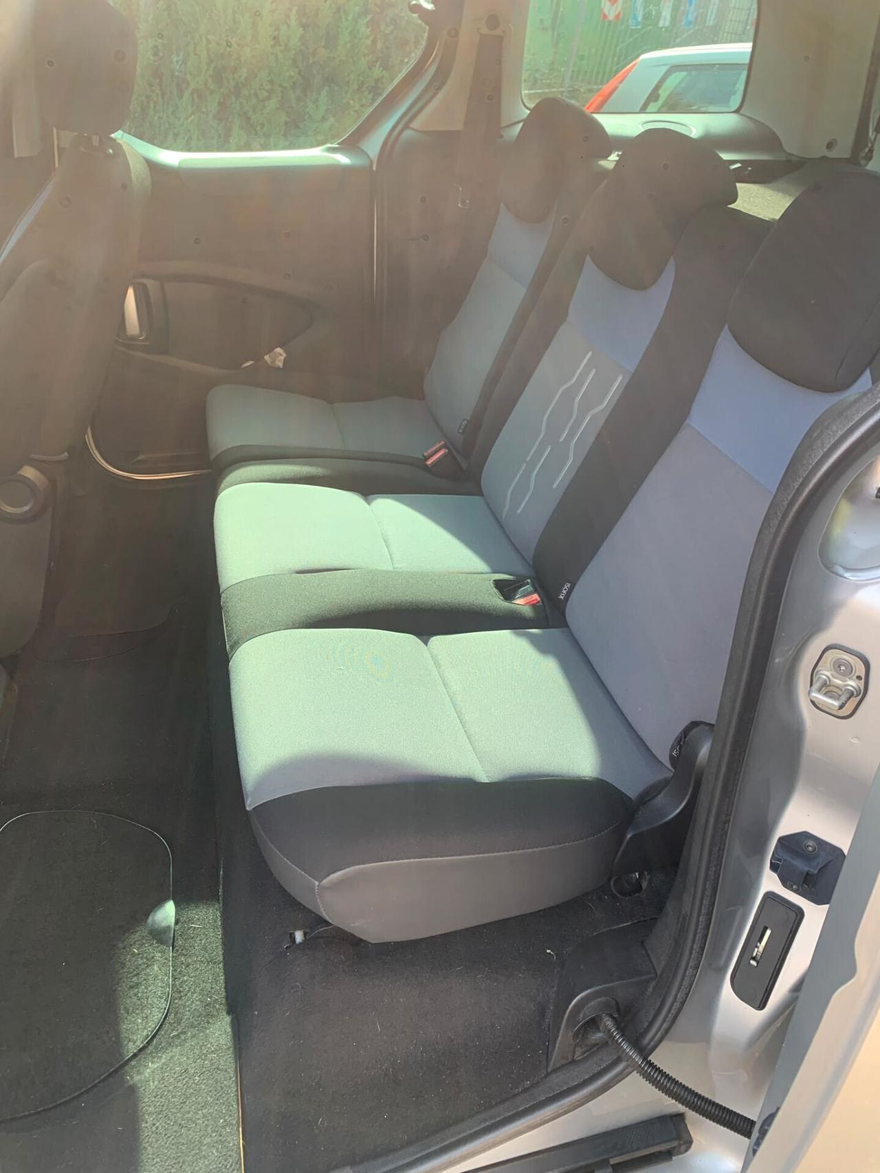 Peugeot Partner 4X4 vetrato 4 posti tdi manuale - autocarro 300000 km ma sempre tagliandato, va bene