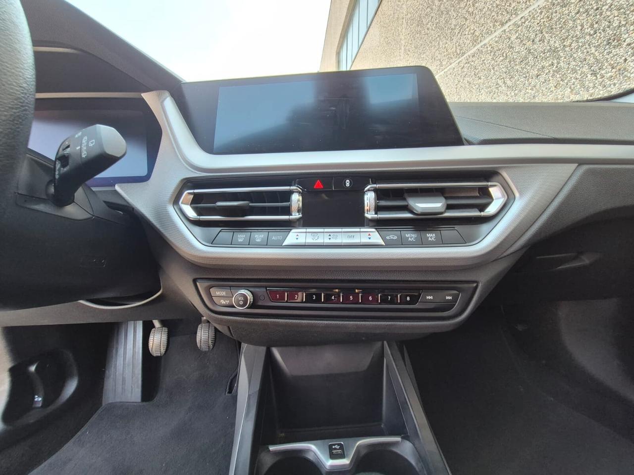 Bmw 118i 5p. Business Advantage