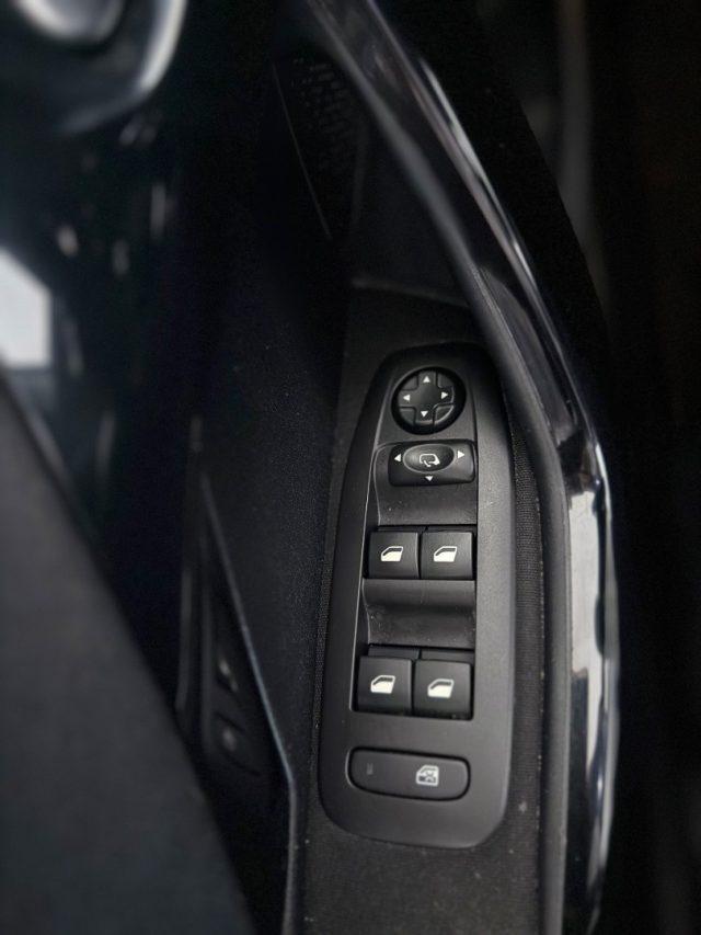 PEUGEOT 208 1° serie PureTech 82 5 porte Allure