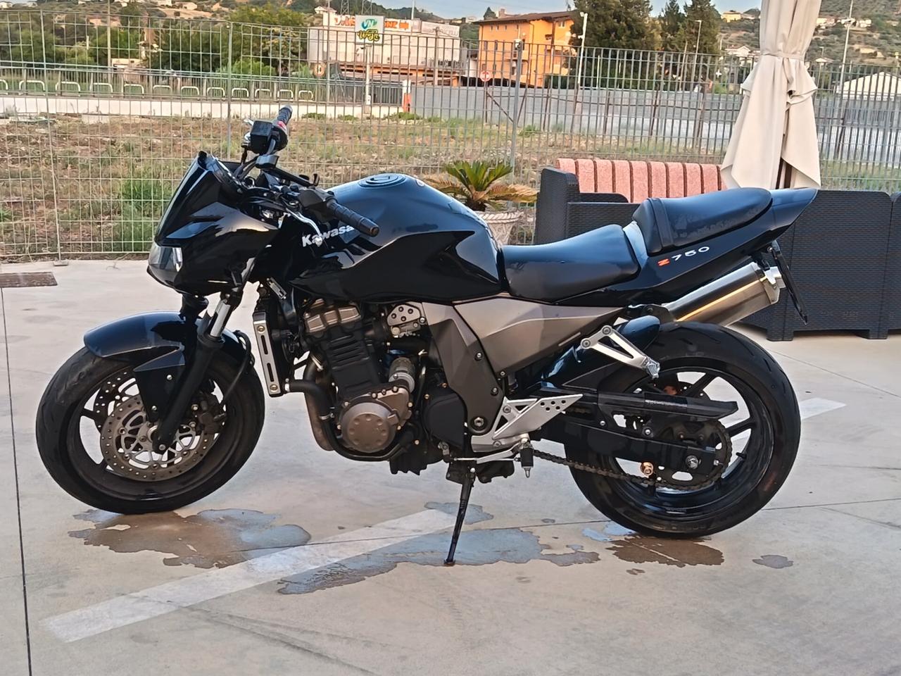 Kawasaki Z 750 Total black