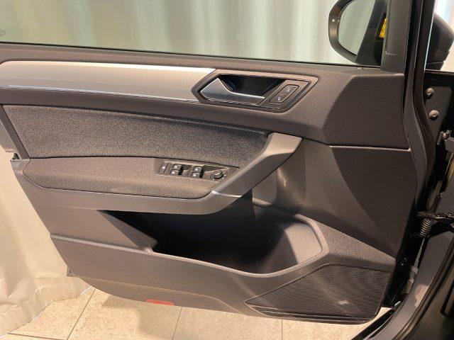 VOLKSWAGEN Touran 2.0 TDI DSG MOVE 7P Travel Assist LED Navi Cam