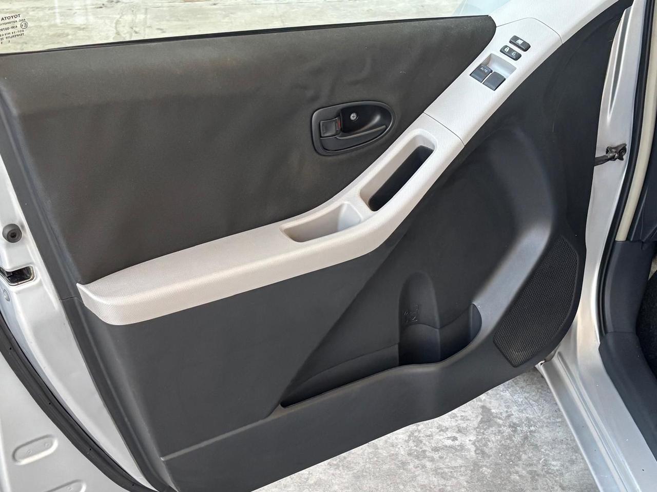 Toyota Yaris 1.0 5P Luxury pack