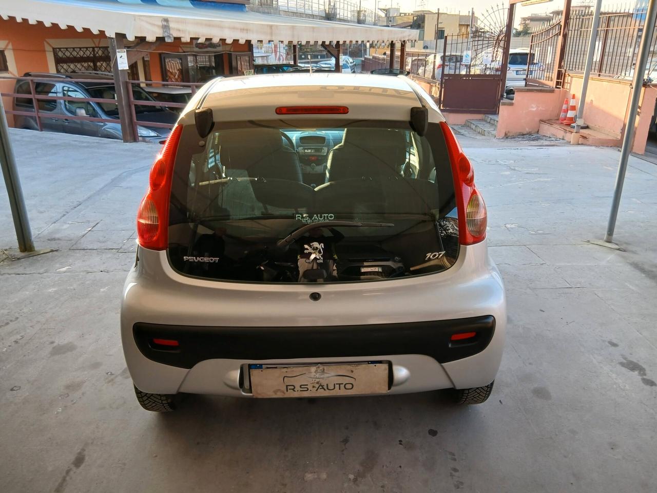 Peugeot 107 1.0b 5p solo km132000 full 10