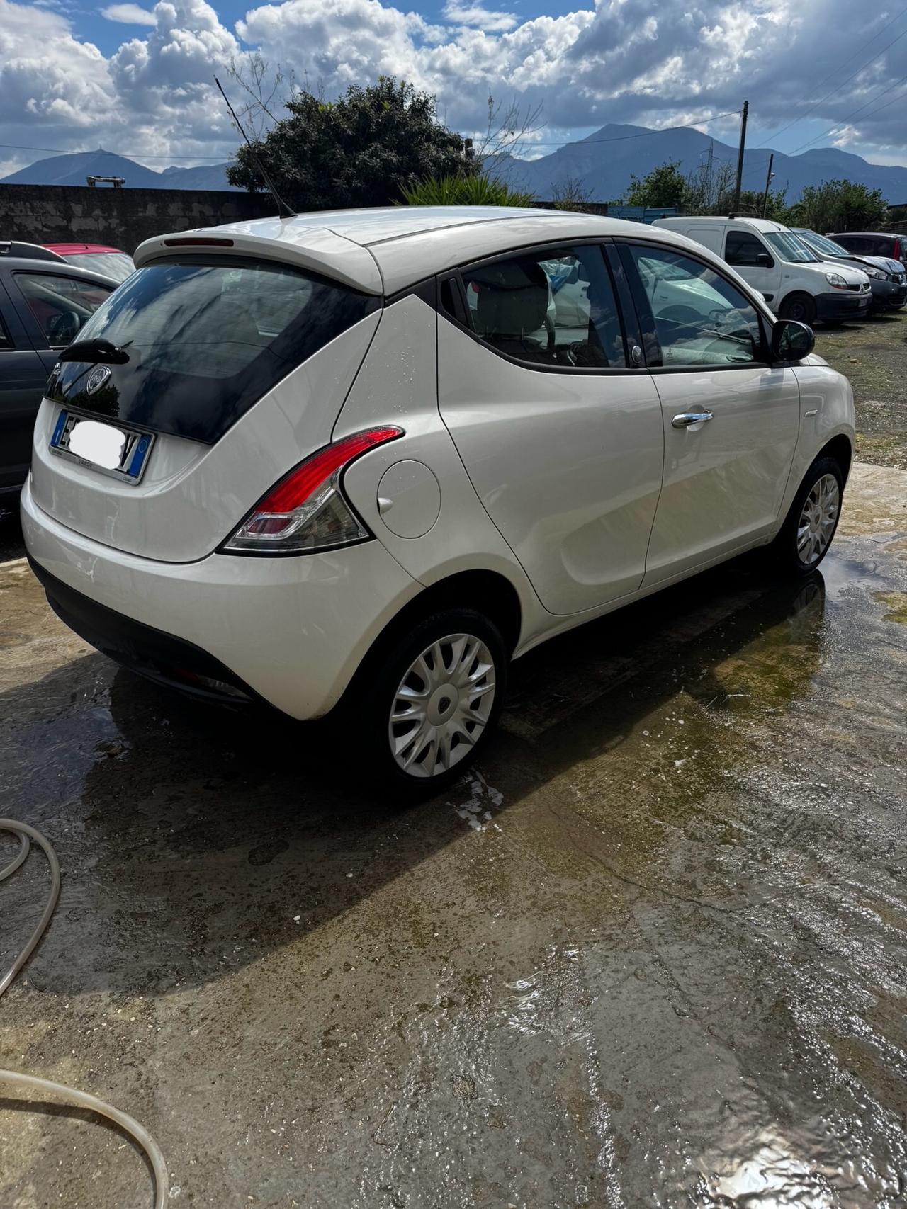 Lancia Ypsilon 0.9 TwinAir 85 CV 5 porte Metano Ecochic Gold