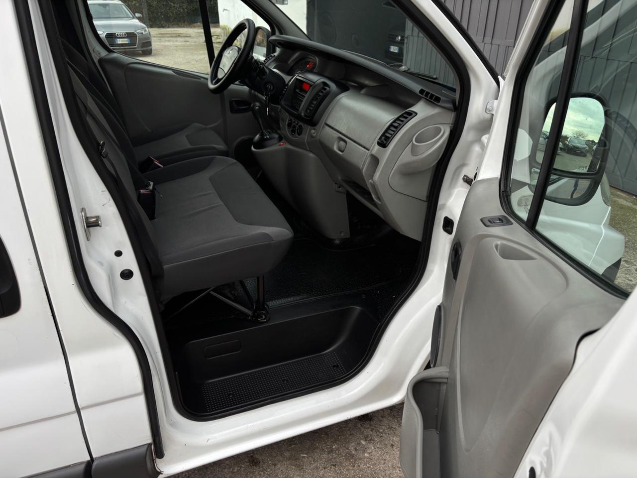 Renault Trafic 2.0 dci.Cambio automatico. Garanzia