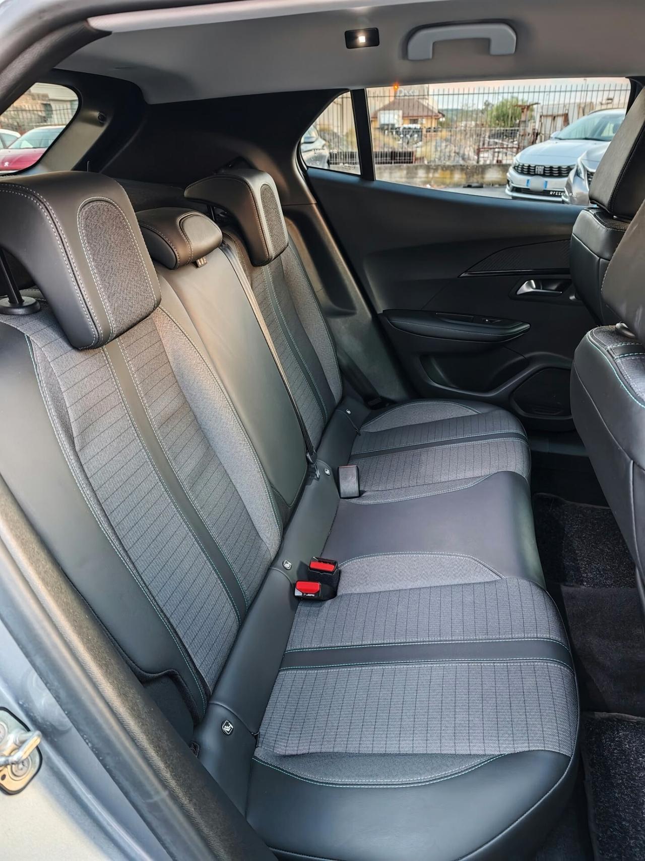 Peugeot 2008 1.5 110CV - PARI AL NUOVO