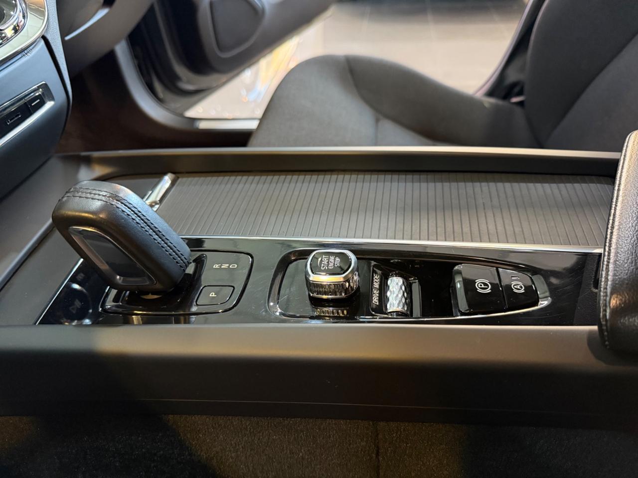 Volvo V60 B4 (d) Geartronic Momentum Business Pro